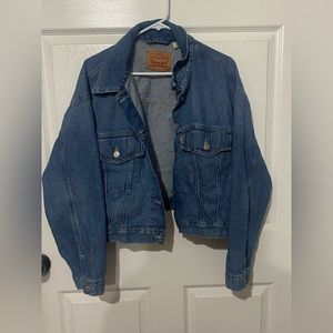 XL Woman’s Levi’s Jean Jacket